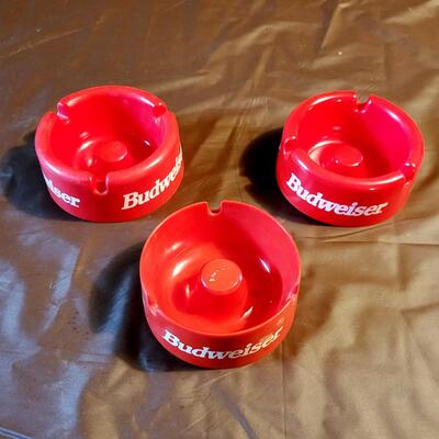 VINTAGE PLASTIC BUDWEISER ASH TRAYS