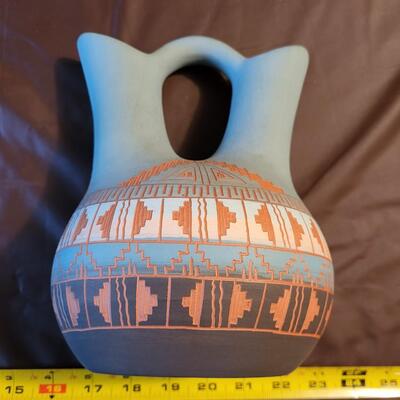 SOUTH WESTERN NAVAJO SIGNED ART POTTERY
