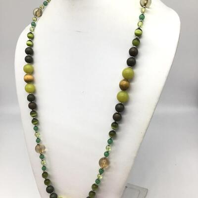 Glass aNd  Resin Style Beaded necklace