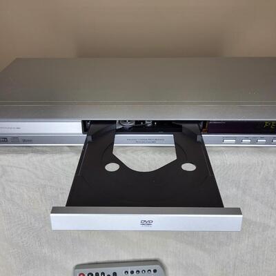 TOSHIBA DVD PLAYER W/ REMOTE