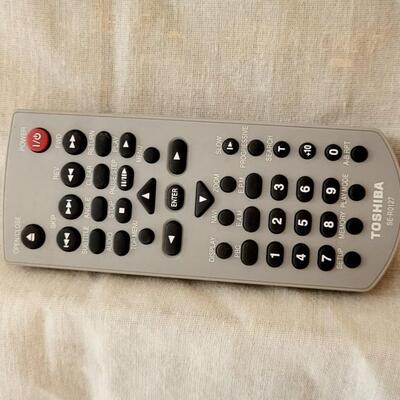 TOSHIBA DVD PLAYER W/ REMOTE