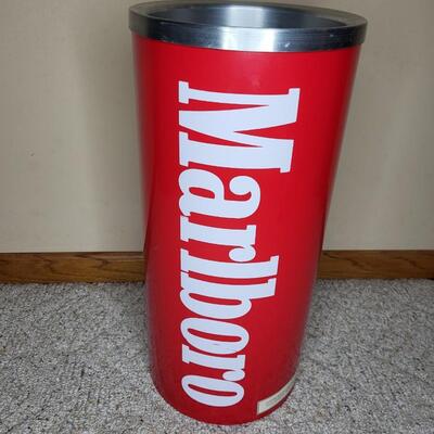 COLLECTABLE MARLBORO STAND UP ASH TRAY