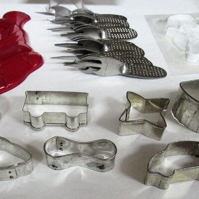 Lot of Vintage Miniature GERMAN Cookie Cutters and 2 Plastic, Set of Corn Cob Forks