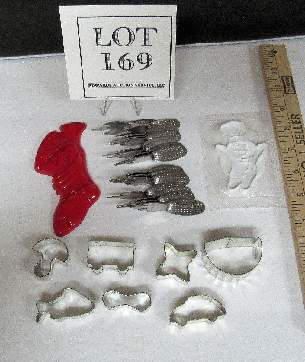 Lot of Vintage Miniature GERMAN Cookie Cutters and 2 Plastic, Set of