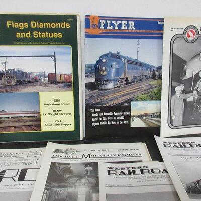 Lot of 1980-90s Railroad Magazines and Booklets