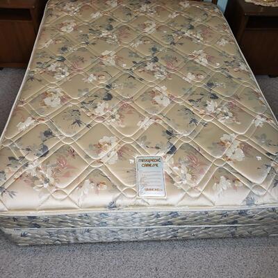 SIMMONS QUEEN MATTRESS, BOX SPRING & METAL FRAME