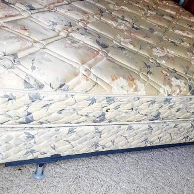 SIMMONS QUEEN MATTRESS, BOX SPRING & METAL FRAME