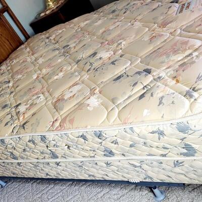 SIMMONS QUEEN MATTRESS, BOX SPRING & METAL FRAME