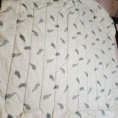 QUEEN SIZE REVERIBLE COMFORTER, SHAMS, PILLOW & SKIRT SET