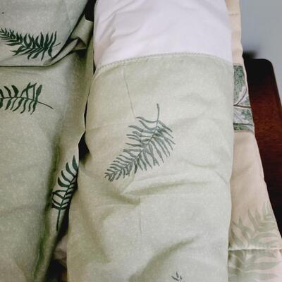 QUEEN SIZE REVERIBLE COMFORTER, SHAMS, PILLOW & SKIRT SET
