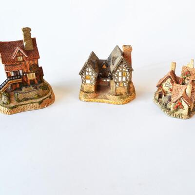 David Winter Vintage Village Lot of 3 - Pub, Manor House, Lace Makers Cottage