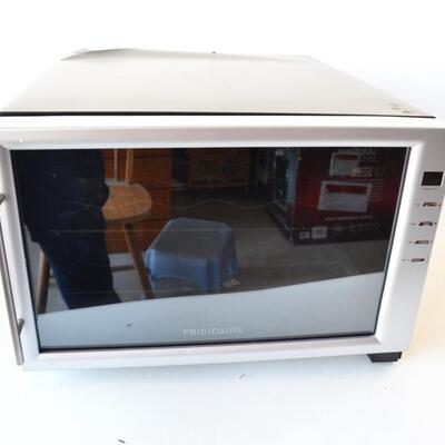 Frigidaire 8 Bottle Wine Cooler - Electric - New Dent'n Scratch
