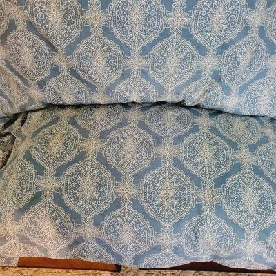 LARGE BLUE & WHITE PILLOW SHAMS W/ PILLOWS