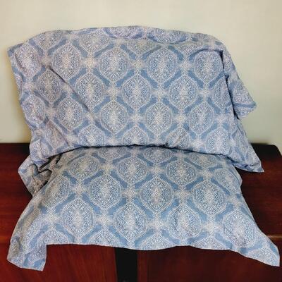 LARGE BLUE & WHITE PILLOW SHAMS W/ PILLOWS