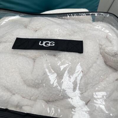 Ugg Avery Full Queen Duvet and 2 Shams