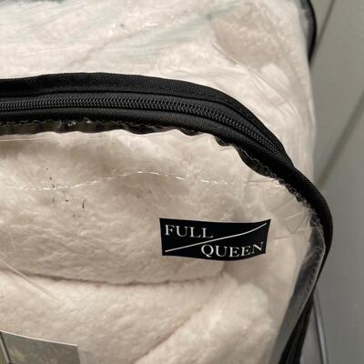 Ugg Avery Full Queen Duvet and 2 Shams