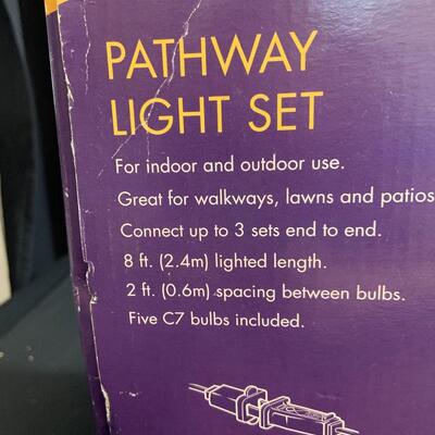 LOT:9G:  Pathway Light Set- 5 Snowman Lawn Stakes