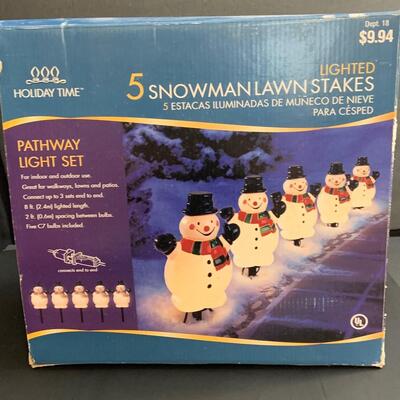 LOT:9G:  Pathway Light Set- 5 Snowman Lawn Stakes