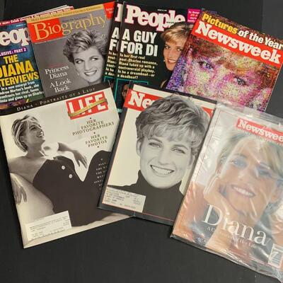 LOT:21G: Lot assorted Magazines with Princess Diana
