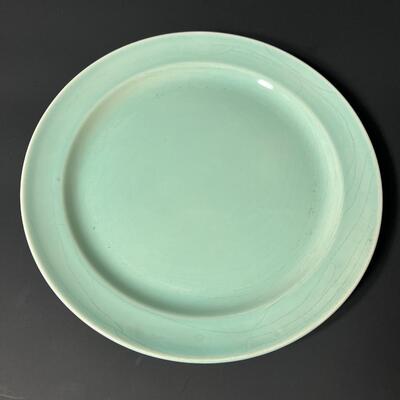 LOT 31J: Eight Green LuRay Pastels Dinner Plates