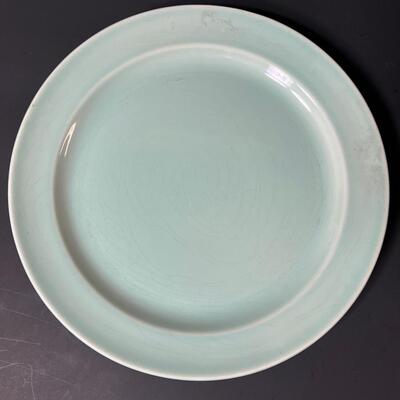 LOT 34J: Eight Vintage Green LuRay Pastels Dinner Plates