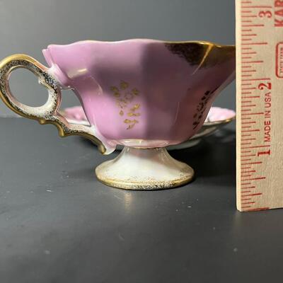 LOT 40J: Vintage Unmarked Floral Design Tea Cup & Saucer