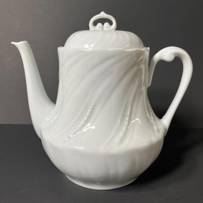 LOT 49J: Limoges Teapot Made in France