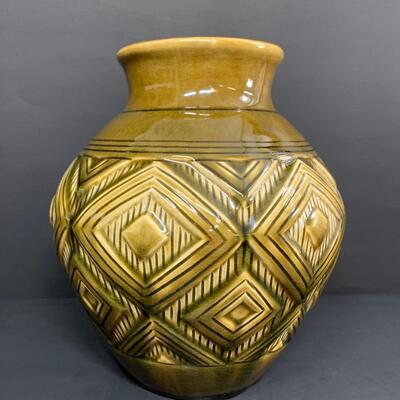 LOT 154R: Vintage Celadon Green Vessel/Vase