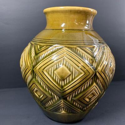 LOT 154R: Vintage Celadon Green Vessel/Vase