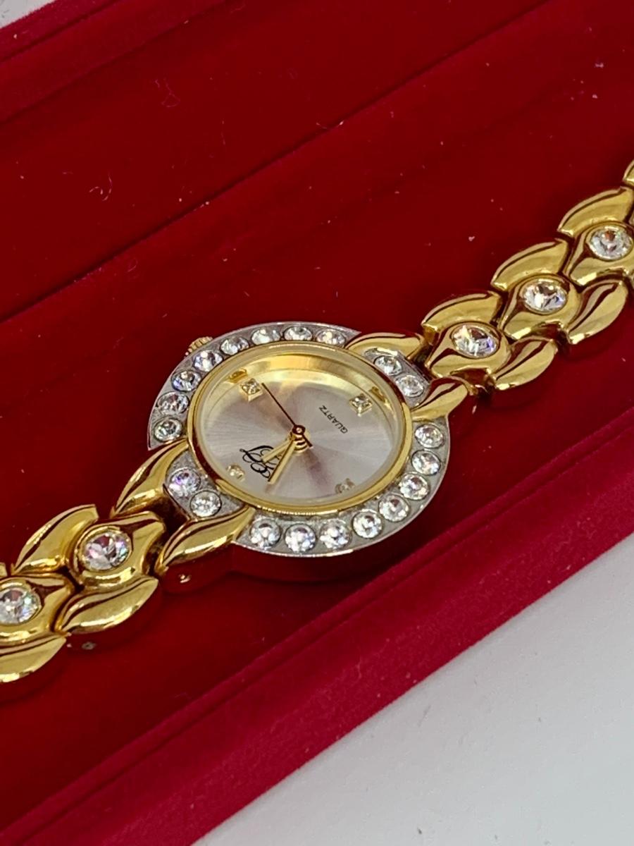 Elizabeth taylor white diamonds watch best sale