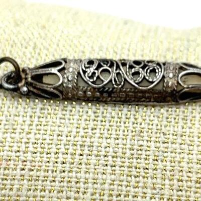 LOT:4: Vintage Sterling Silver Judaica Mezuzah Charm/Pendant