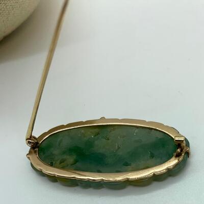 LOT:11: Vintage 14k Green Jade Brooch/Pin