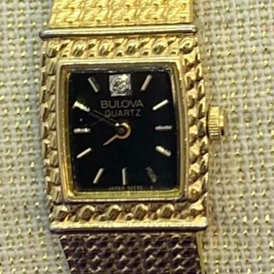 LOT:17: Bulova Gold tone Stainless Steel Black face Quartz Watch