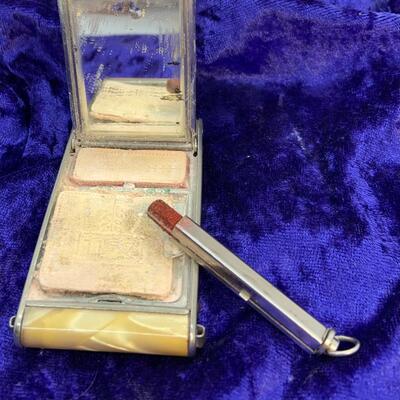 LOT:23: Vintage Makeup Powder Compact Case