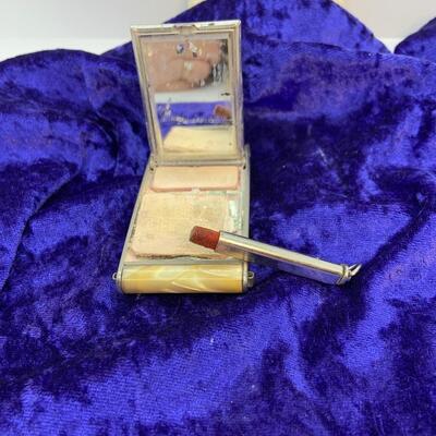 LOT:23: Vintage Makeup Powder Compact Case