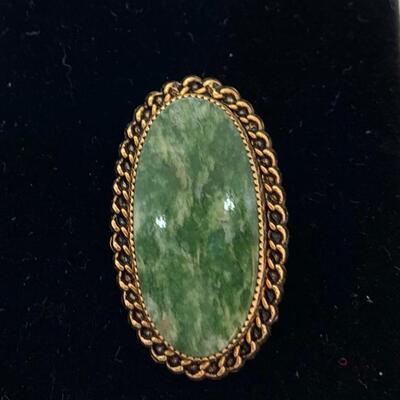 LOT:28: 12k Gold Brooch with Nephrite Green Jade