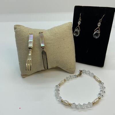 LOT:32: Freshwater Pearl 7” crystal Bracelet : Mother of Pearl 2” Fork and Knife Pin Set and 1 1/2 “ Drop Crystal Earrings