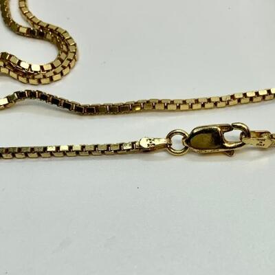 LOT:33: Swarovski Medallion 925 on 32” Chain 925