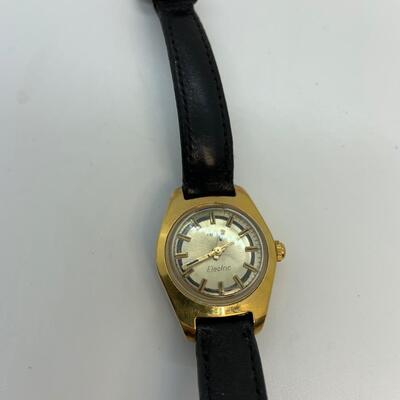 LOT:34: Timex Lady’s Electric Watch Black watchband