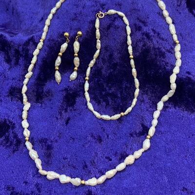 LOT:35: 14k Freshwater Pearl Necklace, Bracelet and pierced earring set