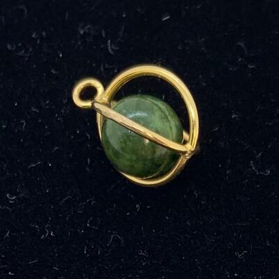 LOT:38: Vintage Green Jade Ball Charm/Pendant