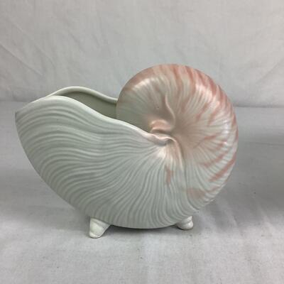 927 Large White Ceramic Shell Bowl / Fitz and Floyd Nautilus Shell