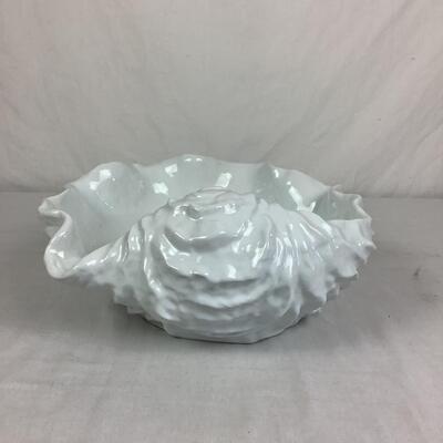 927 Large White Ceramic Shell Bowl / Fitz and Floyd Nautilus Shell