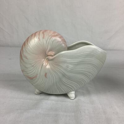 927 Large White Ceramic Shell Bowl / Fitz and Floyd Nautilus Shell