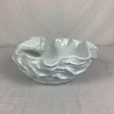 927 Large White Ceramic Shell Bowl / Fitz and Floyd Nautilus Shell