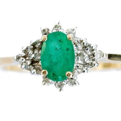 10k Yellow Gold Diamond & Emerald Ring Size 7