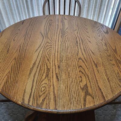 BEAUTIFUL OAK DINING TABLE W/ 4 MATCHING CHAIR S