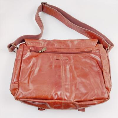 FOSSIL BRAND LEATHER MESSENGER BAG