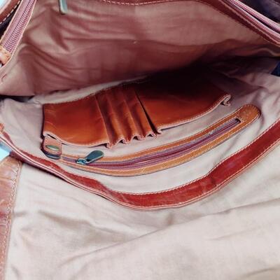 FOSSIL BRAND LEATHER MESSENGER BAG
