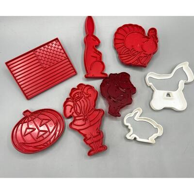 Retro Lot of Tupperware Plastic Cookie Cutters Christmas, Halloween, Thanksgiving & More
